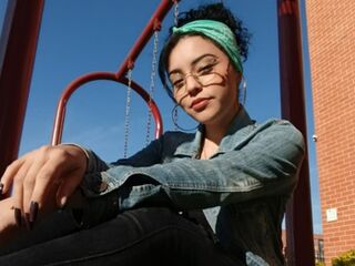 Charllotee's Live cam tips and shows Profile Image