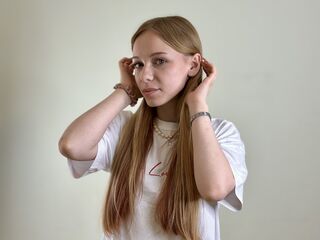 MaudBasil's Live show cam Profile Image